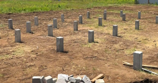 Фундамент на забивных жб сваях под ключ в Карасук - фундамент из забивных железобетонных свай цена от 3154 руб/м2